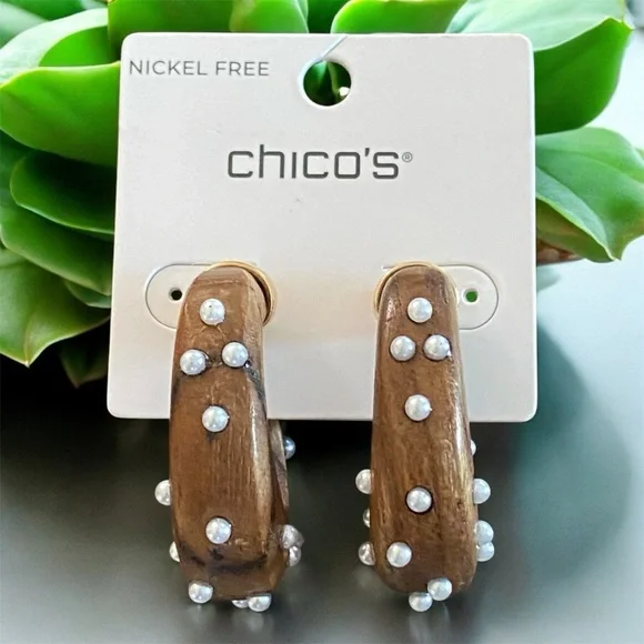 NWT Chico’s Wood & Faux Pearl Earrings - Picture 2 of 8